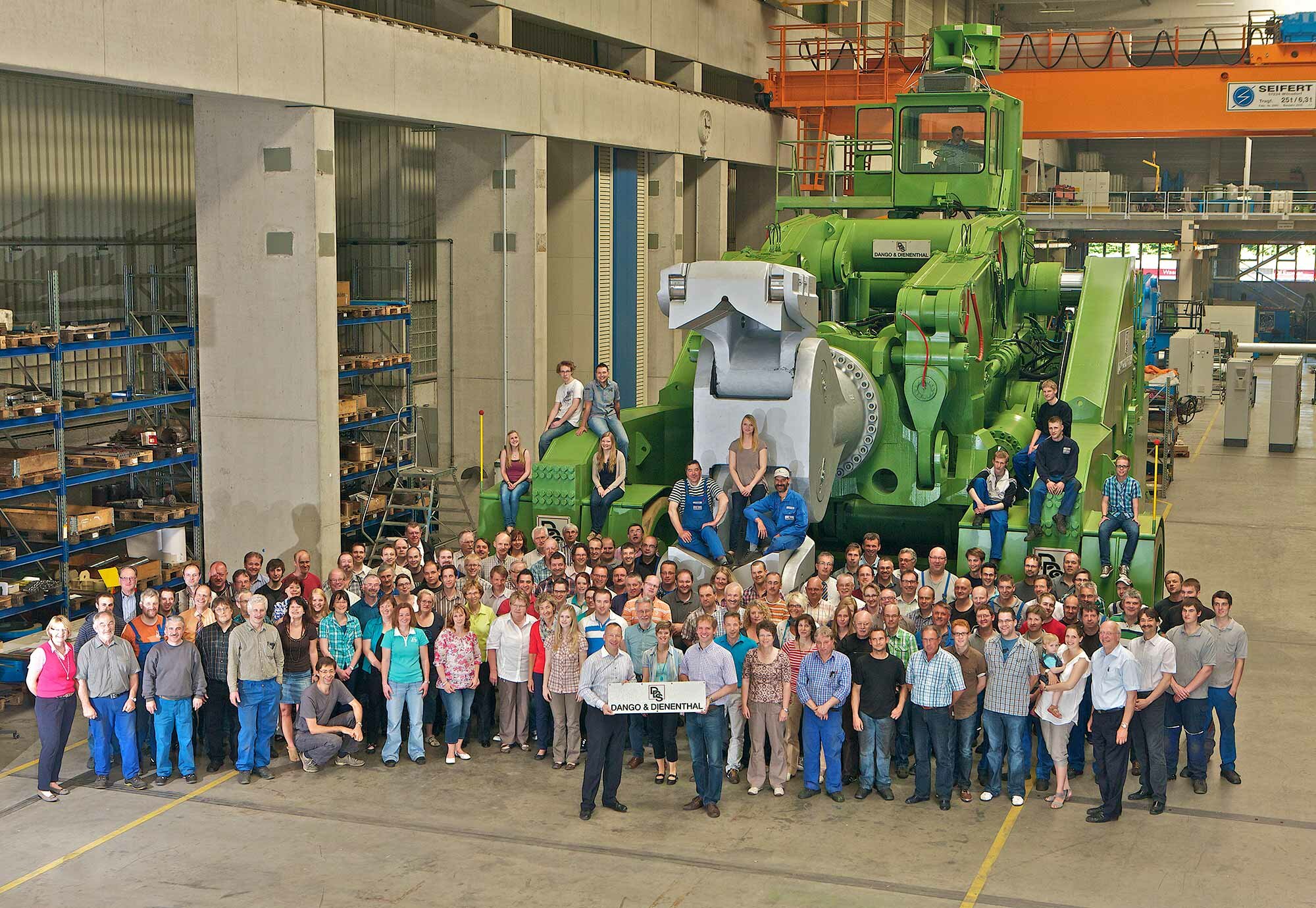 DD team in front of the world's largest mobile forging manipulator