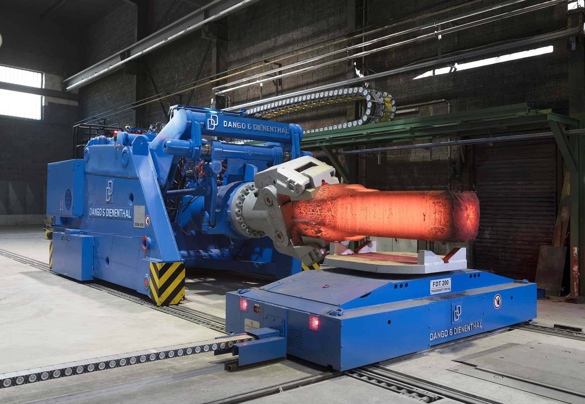 First forging manipulator with energy recovery system